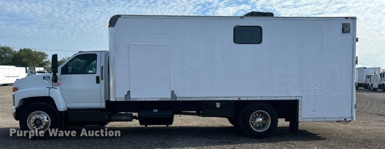 image for item EG0774 2006 GMC C6500 box truck