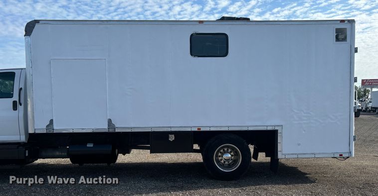 image for item EG0774 2006 GMC C6500 box truck
