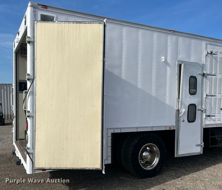 image for item EG0774 2006 GMC C6500 box truck