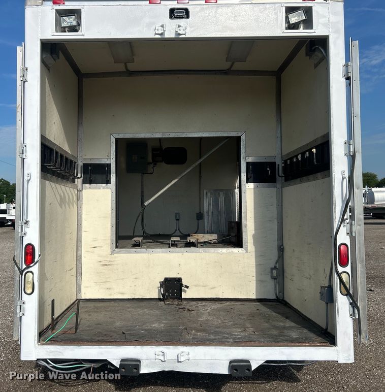 image for item EG0774 2006 GMC C6500 box truck