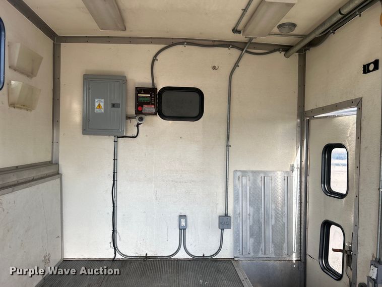 image for item EG0774 2006 GMC C6500 box truck