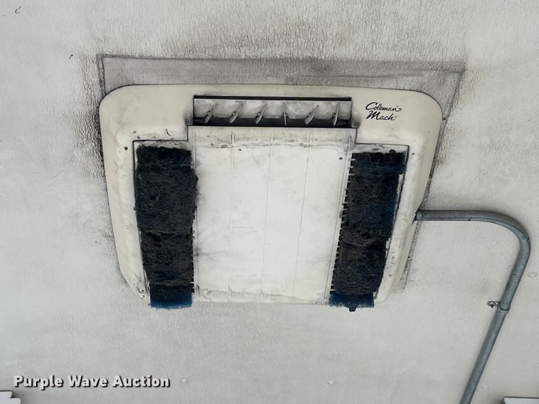 image for item EG0774 2006 GMC C6500 box truck