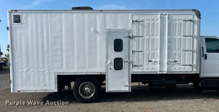 image for item EG0774 2006 GMC C6500 box truck
