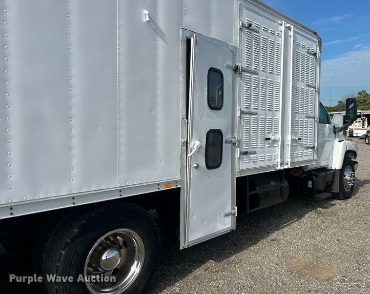 image for item EG0774 2006 GMC C6500 box truck