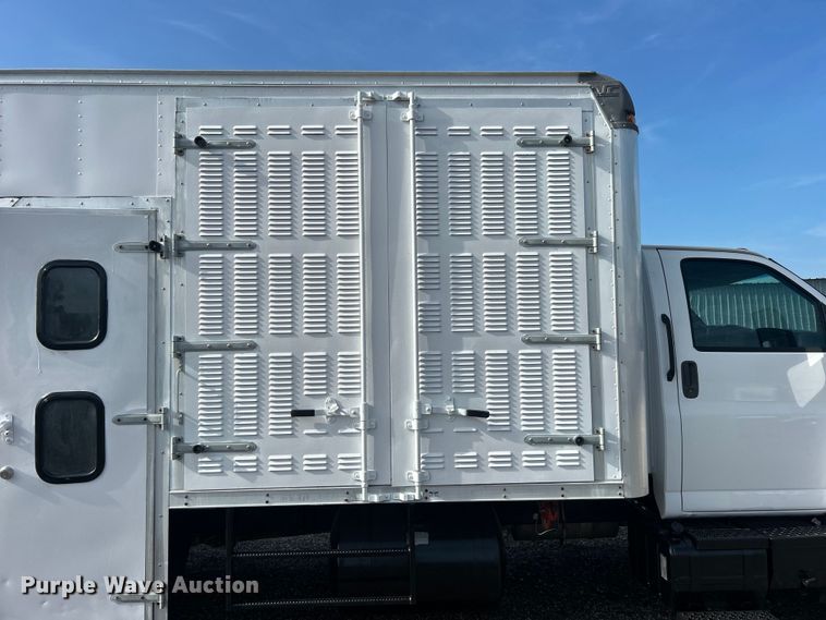 image for item EG0774 2006 GMC C6500 box truck