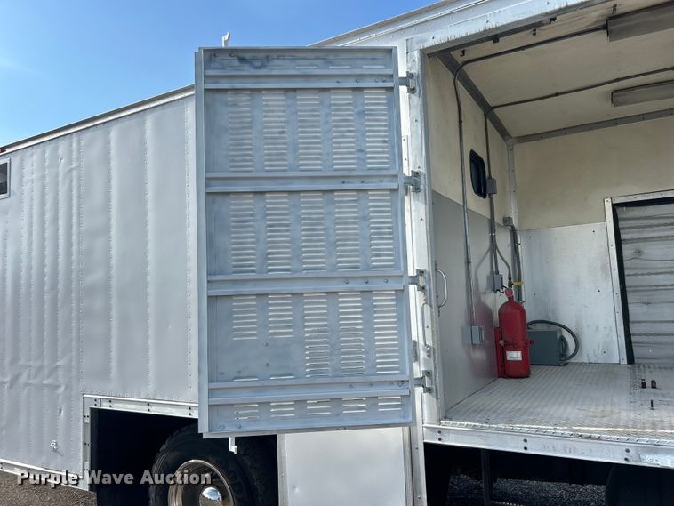 image for item EG0774 2006 GMC C6500 box truck