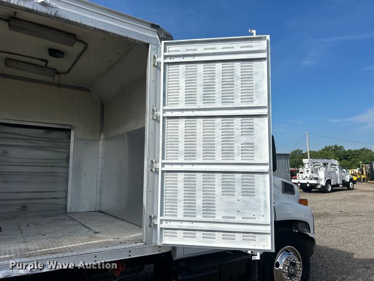 image for item EG0774 2006 GMC C6500 box truck