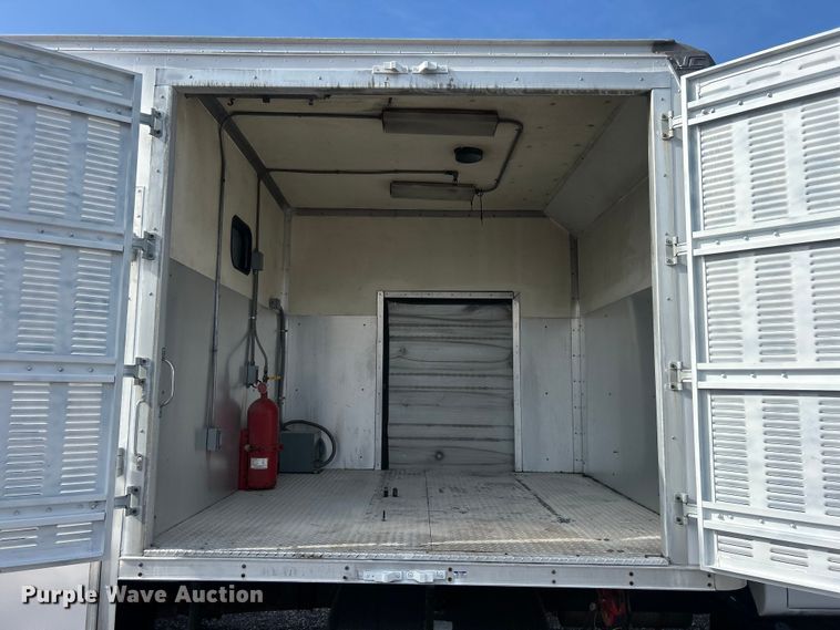 image for item EG0774 2006 GMC C6500 box truck