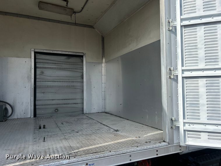 image for item EG0774 2006 GMC C6500 box truck