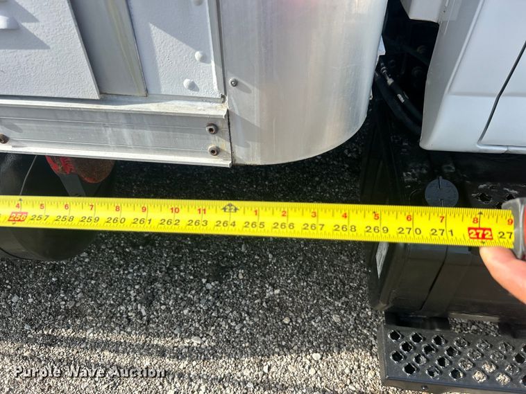 image for item EG0774 2006 GMC C6500 box truck