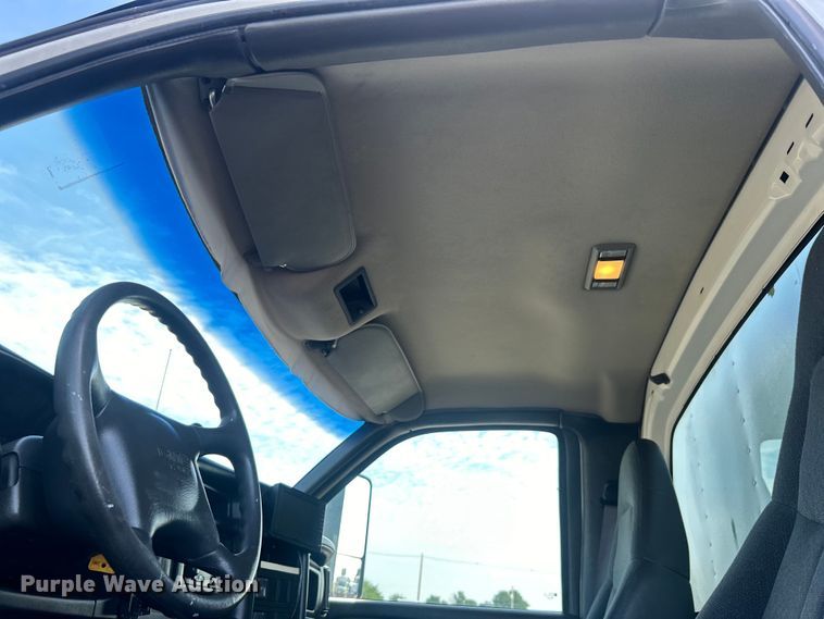 image for item EG0774 2006 GMC C6500 box truck