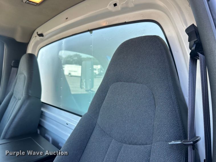 image for item EG0774 2006 GMC C6500 box truck