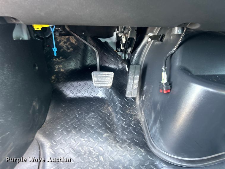 image for item EG0774 2006 GMC C6500 box truck