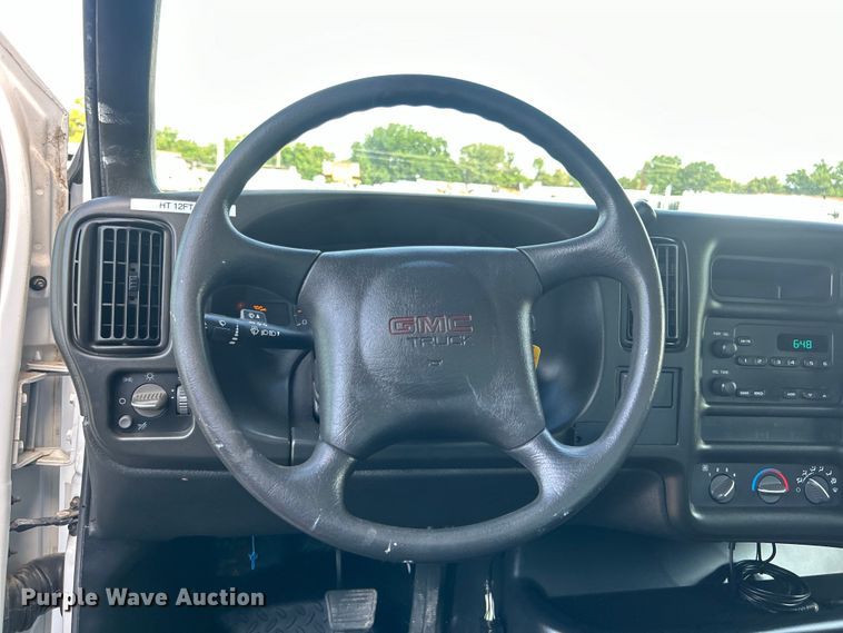 image for item EG0774 2006 GMC C6500 box truck