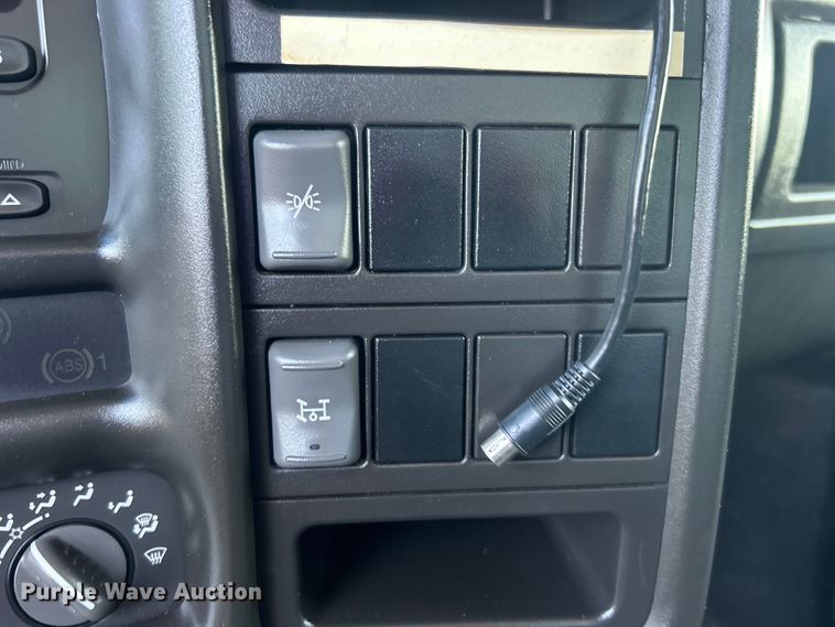 image for item EG0774 2006 GMC C6500 box truck