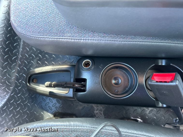 image for item EG0774 2006 GMC C6500 box truck