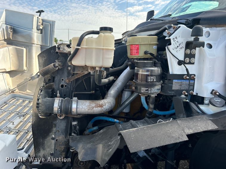 image for item EG0774 2006 GMC C6500 box truck