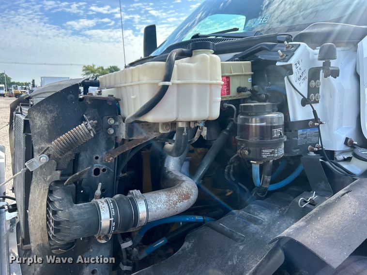 image for item EG0774 2006 GMC C6500 box truck