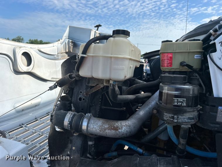 image for item EG0774 2006 GMC C6500 box truck