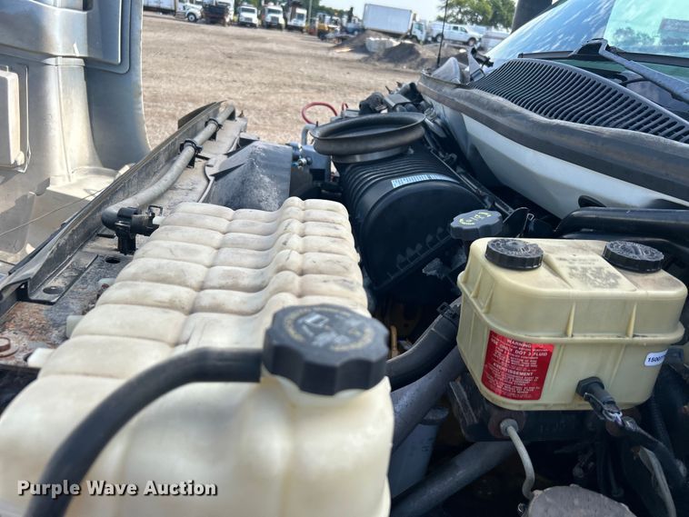 image for item EG0774 2006 GMC C6500 box truck