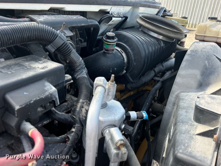 image for item EG0774 2006 GMC C6500 box truck