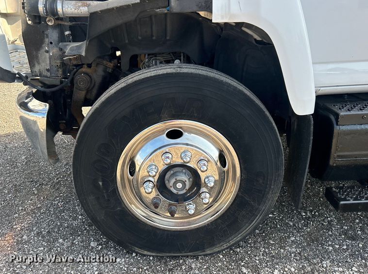 image for item EG0774 2006 GMC C6500 box truck