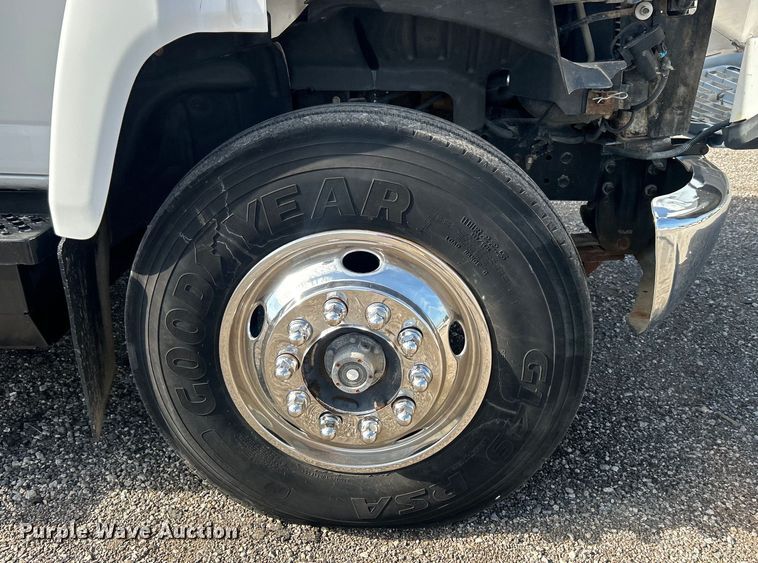 image for item EG0774 2006 GMC C6500 box truck