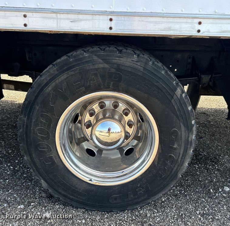 image for item EG0774 2006 GMC C6500 box truck