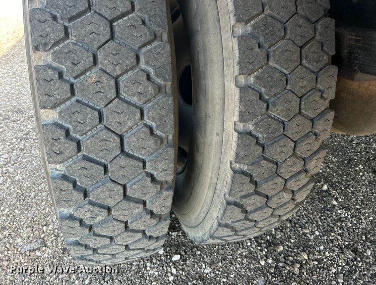 image for item EG0774 2006 GMC C6500 box truck