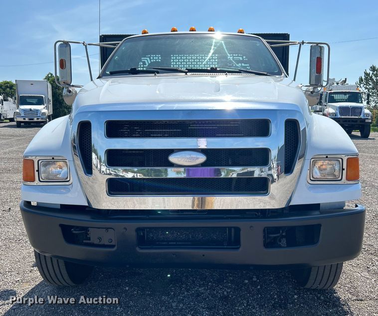 image for item EG0779 2009 Ford F650 Super Duty flatbed truck