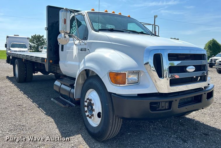 image for item EG0779 2009 Ford F650 Super Duty flatbed truck