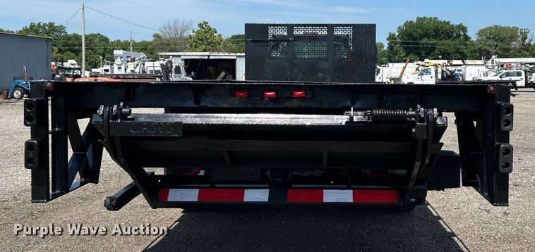 image for item EG0779 2009 Ford F650 Super Duty flatbed truck