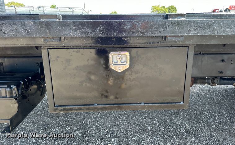 image for item EG0779 2009 Ford F650 Super Duty flatbed truck