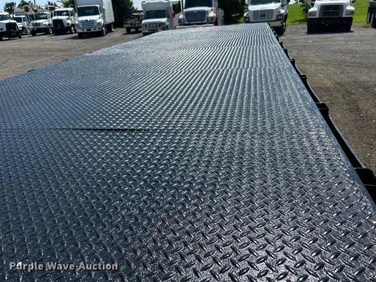 image for item EG0779 2009 Ford F650 Super Duty flatbed truck