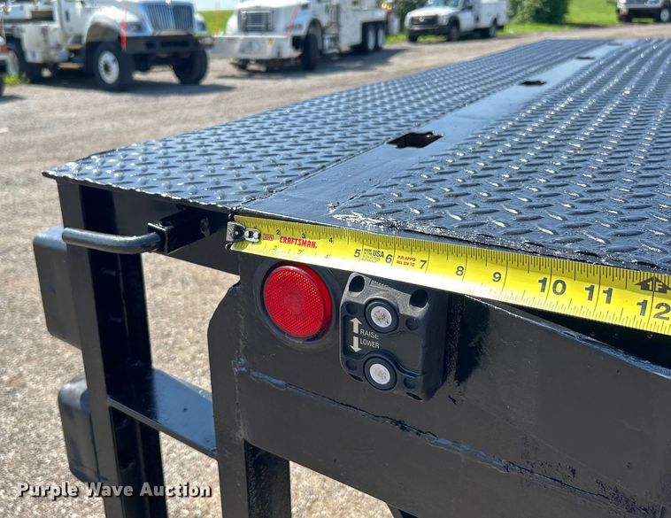 image for item EG0779 2009 Ford F650 Super Duty flatbed truck