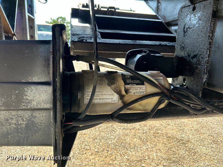 image for item EG0779 2009 Ford F650 Super Duty flatbed truck