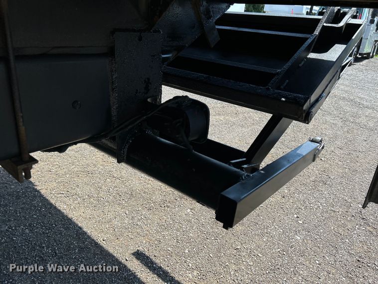 image for item EG0779 2009 Ford F650 Super Duty flatbed truck