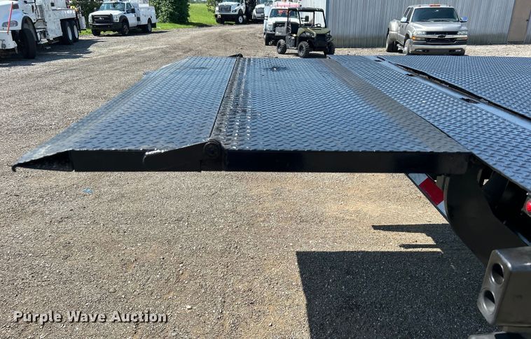 image for item EG0779 2009 Ford F650 Super Duty flatbed truck