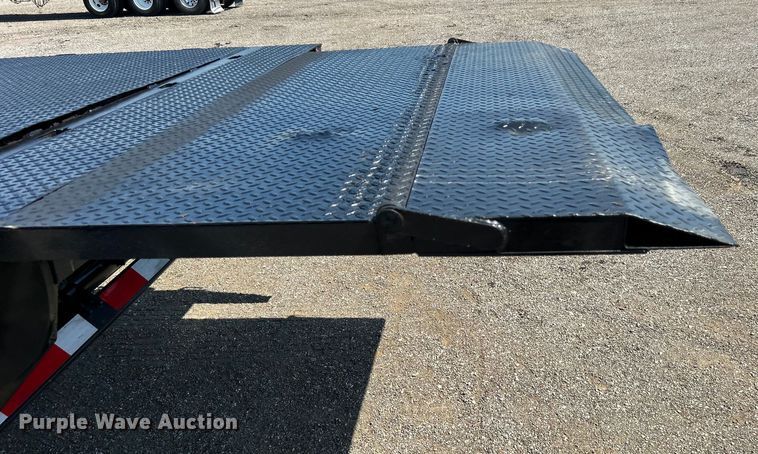 image for item EG0779 2009 Ford F650 Super Duty flatbed truck