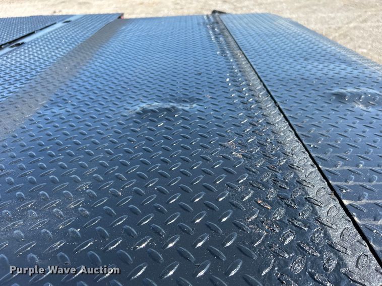 image for item EG0779 2009 Ford F650 Super Duty flatbed truck