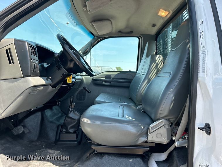 image for item EG0779 2009 Ford F650 Super Duty flatbed truck