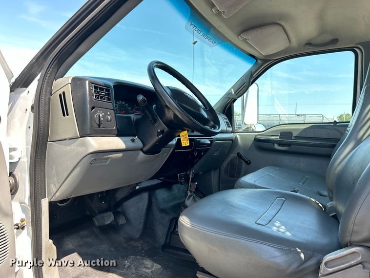 image for item EG0779 2009 Ford F650 Super Duty flatbed truck