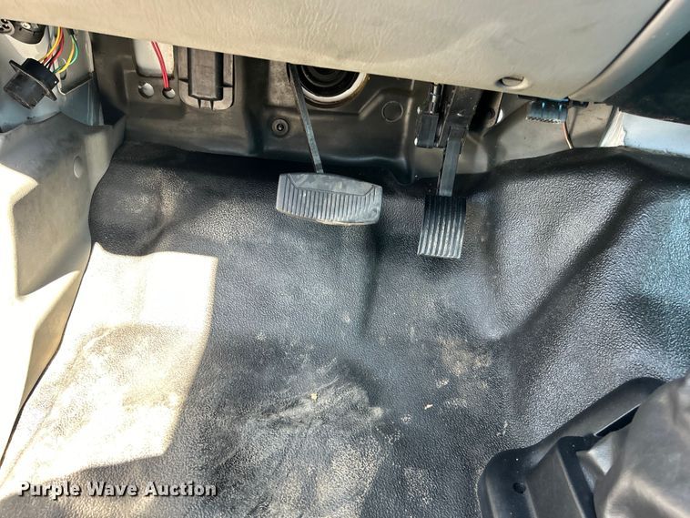 image for item EG0779 2009 Ford F650 Super Duty flatbed truck