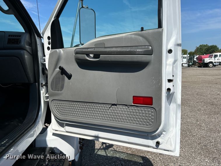 image for item EG0779 2009 Ford F650 Super Duty flatbed truck