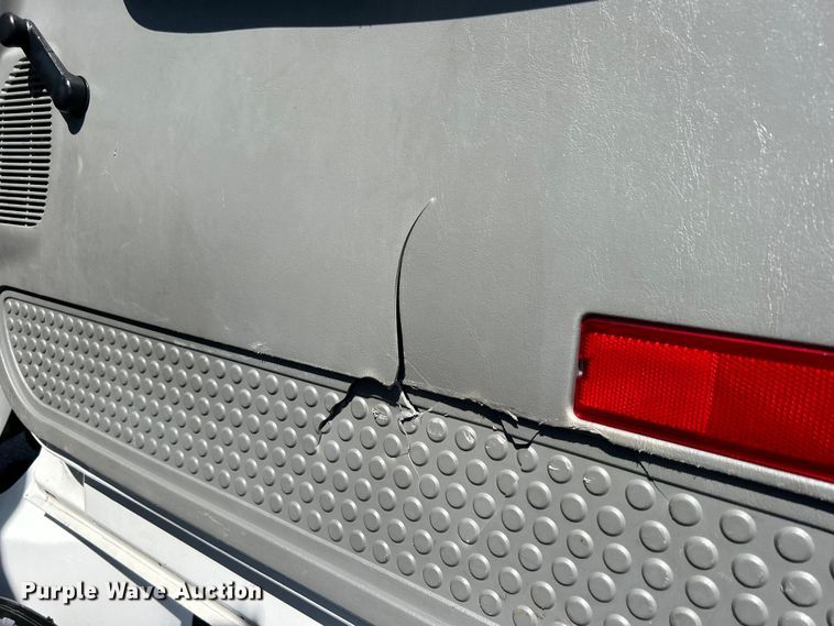 image for item EG0779 2009 Ford F650 Super Duty flatbed truck