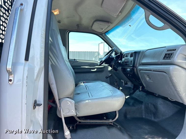 image for item EG0779 2009 Ford F650 Super Duty flatbed truck