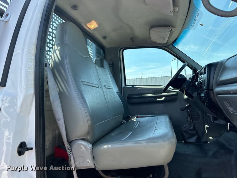 image for item EG0779 2009 Ford F650 Super Duty flatbed truck