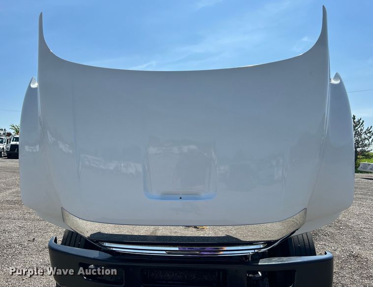 image for item EG0779 2009 Ford F650 Super Duty flatbed truck