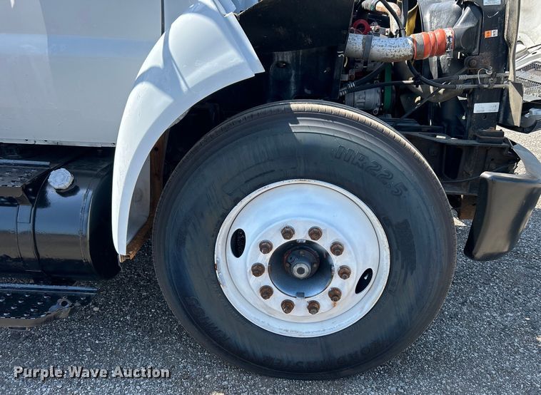 image for item EG0779 2009 Ford F650 Super Duty flatbed truck