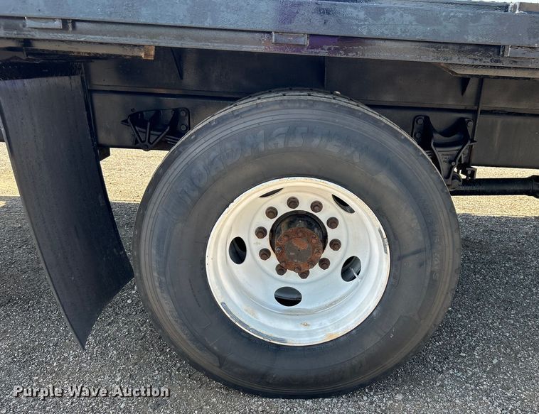image for item EG0779 2009 Ford F650 Super Duty flatbed truck